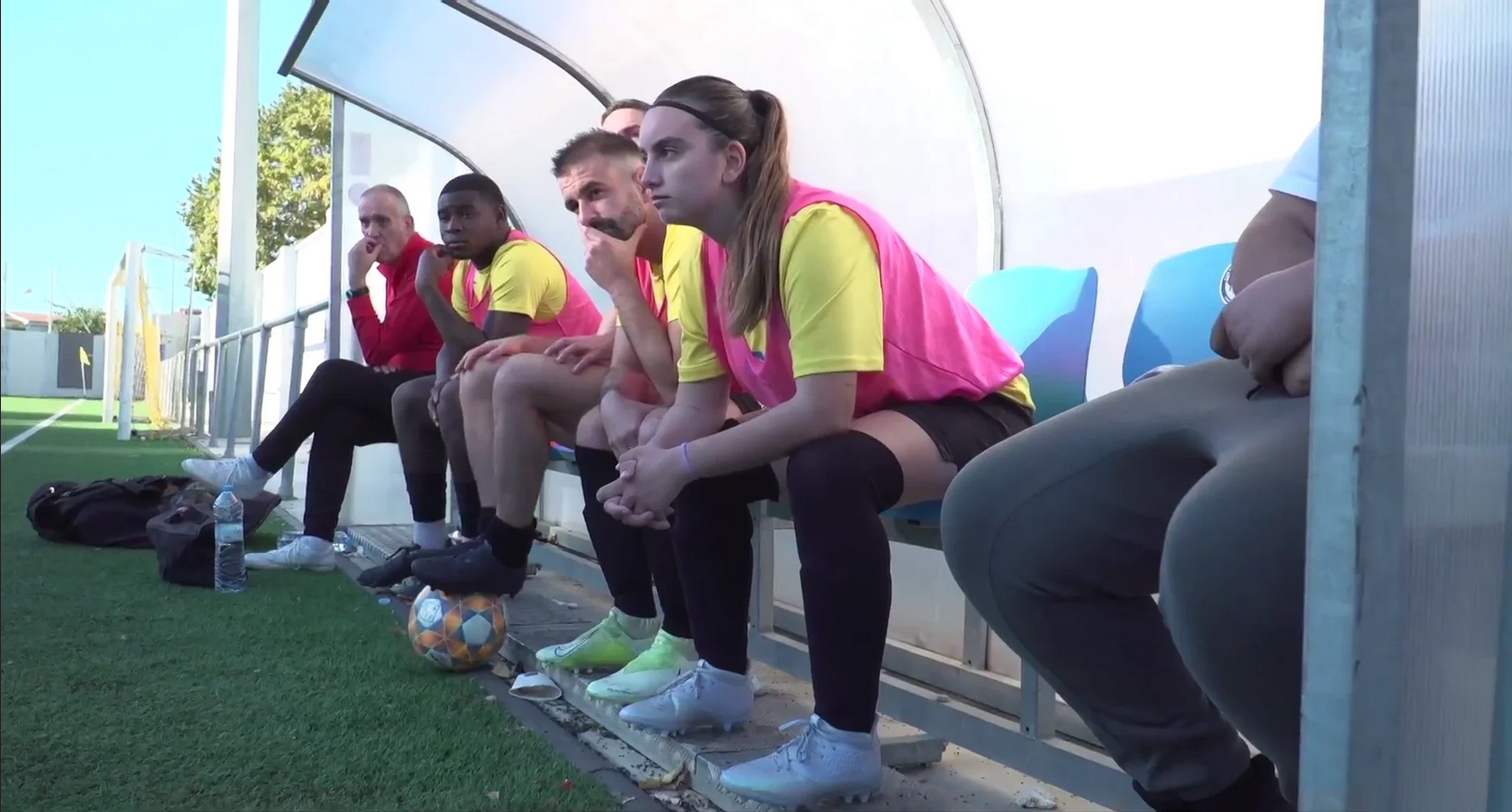 Alexandra Cortizo, primera mujer que juega un partido de fútbol masculino en Cataluña